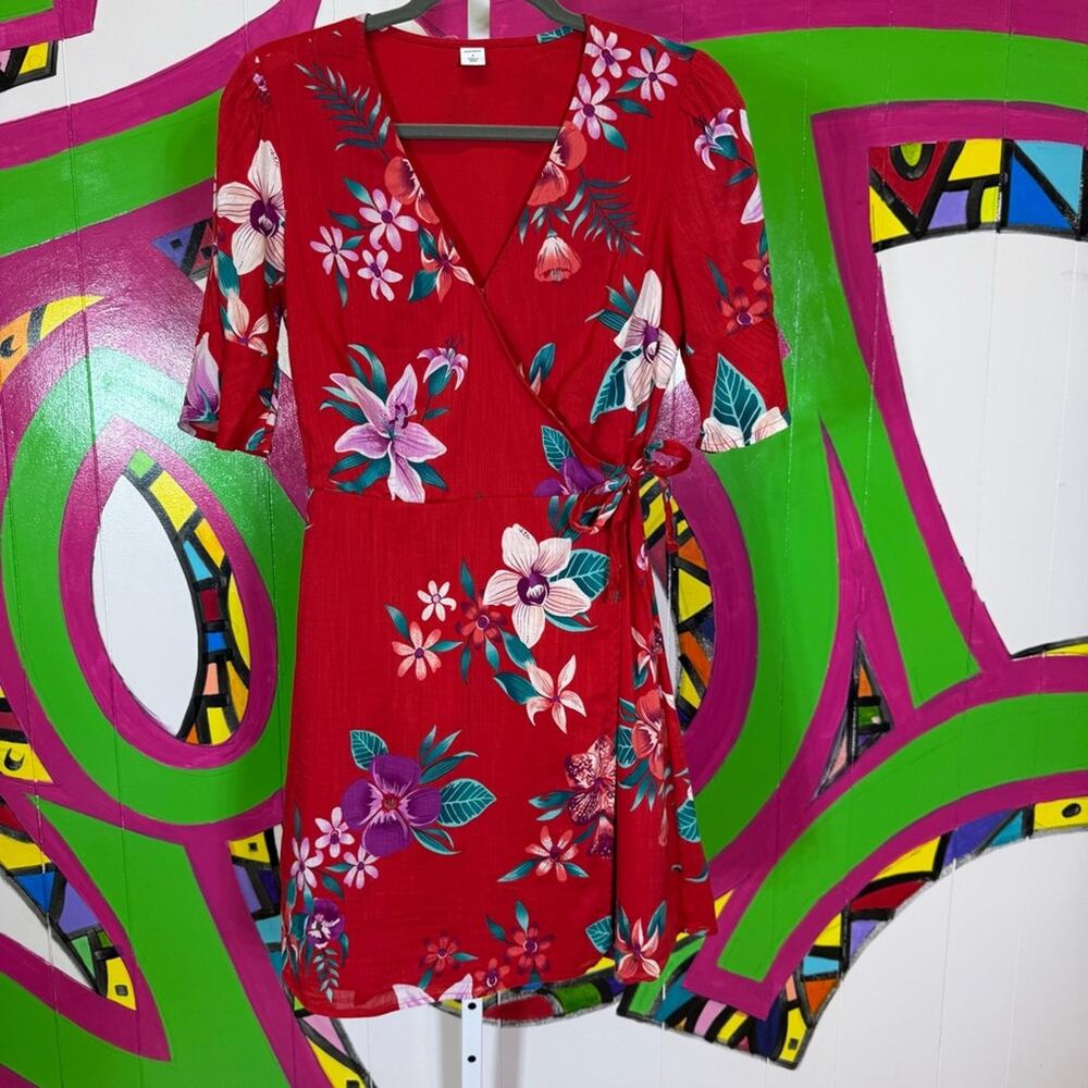 Old Navy, Floral Wrap Dress. Size Small. In excellent condition!